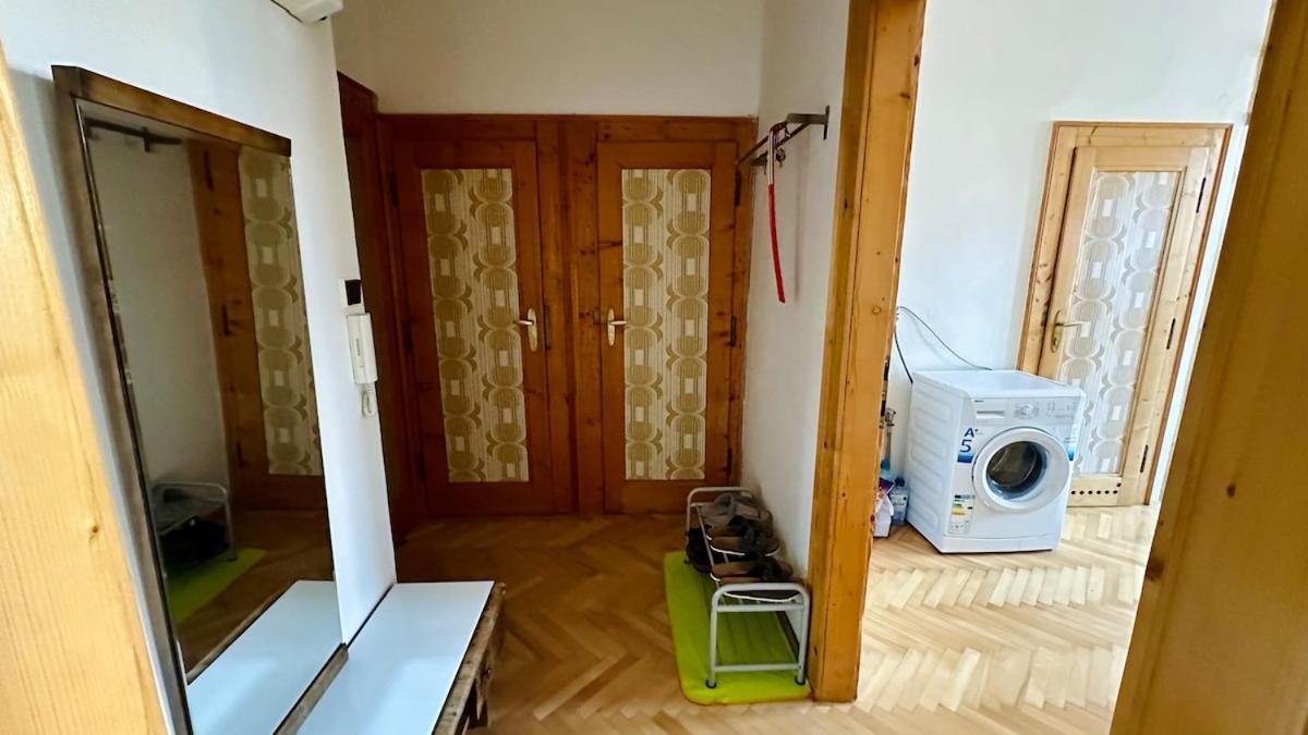 Apartment Sunny With Balcony Near Castle With Castle View Prague