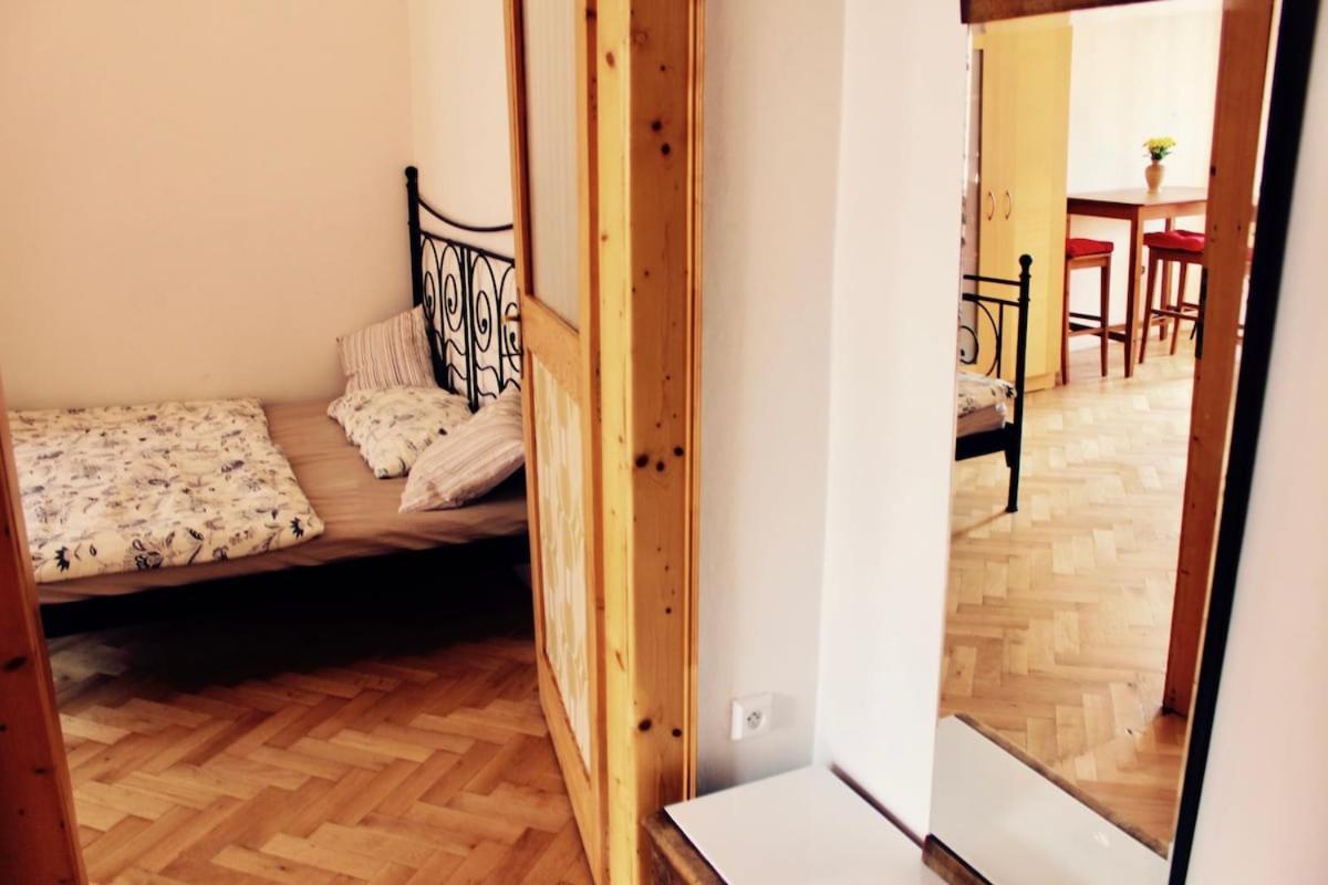 Sunny With Balcony Near Castle With Castle View Apartment Prague